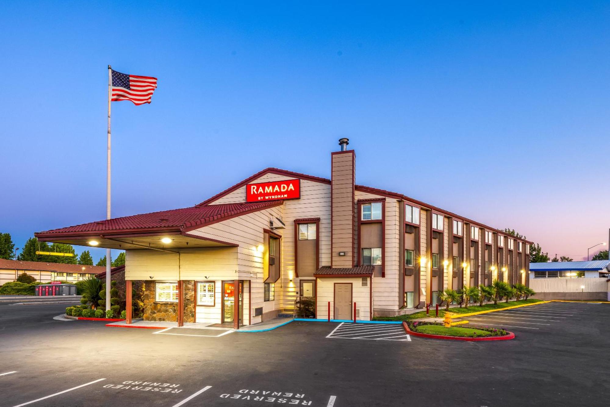 Ramada By Wyndham Medford Airport North Motel Ngoại thất bức ảnh