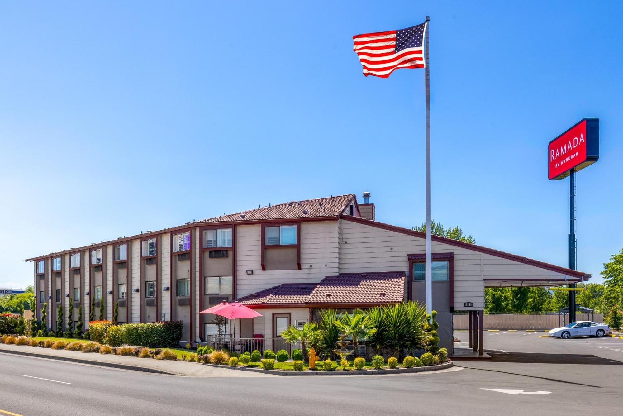 Ramada By Wyndham Medford Airport North Motel Ngoại thất bức ảnh