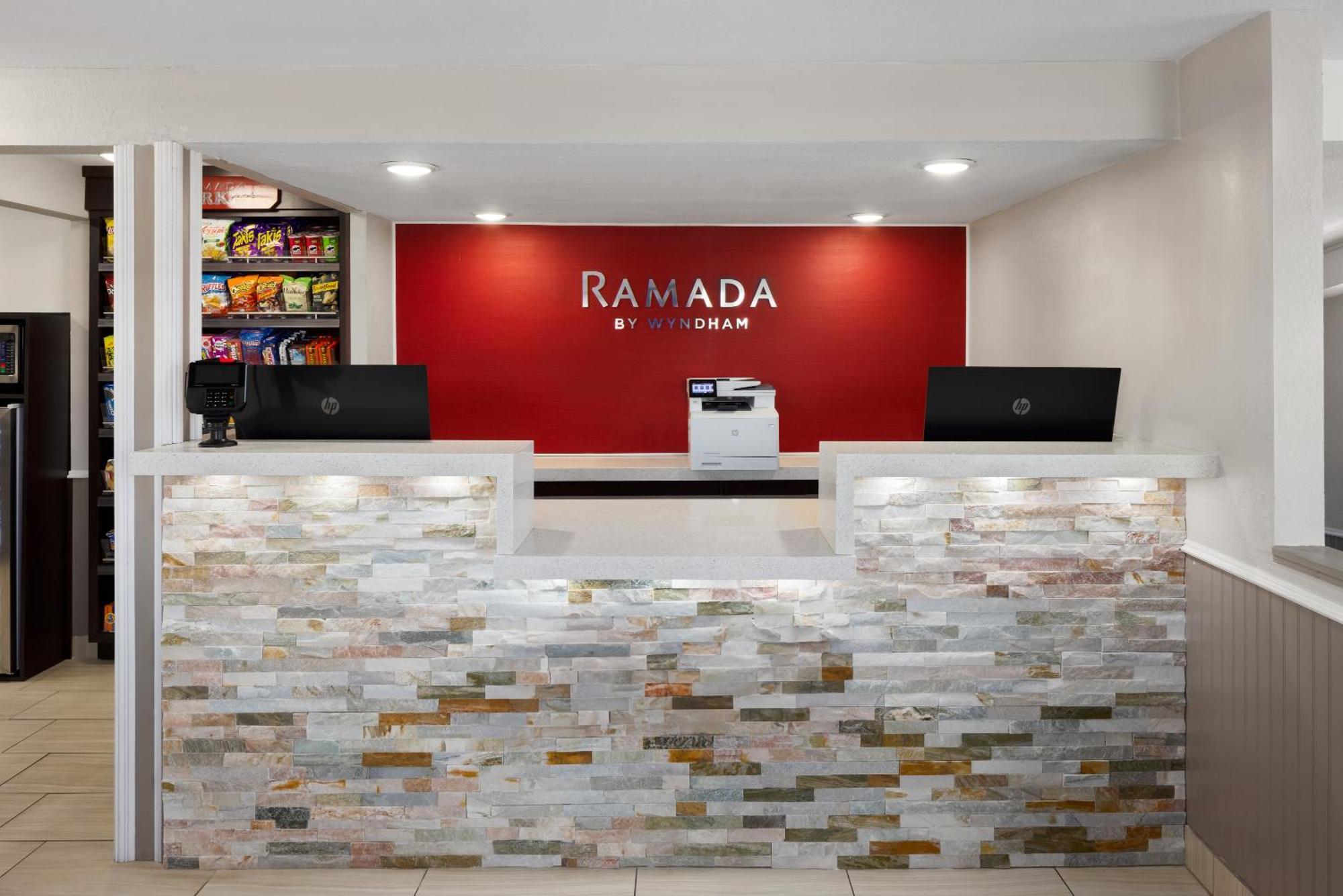 Ramada By Wyndham Medford Airport North Motel Ngoại thất bức ảnh