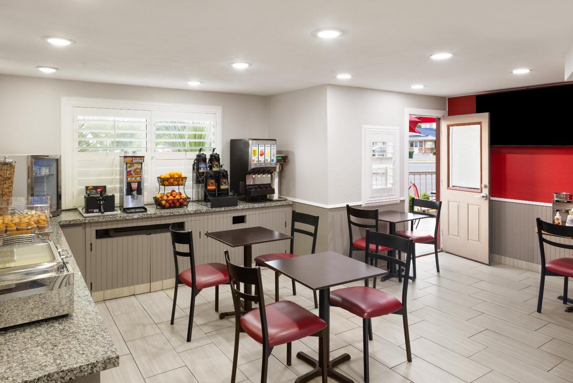 Ramada By Wyndham Medford Airport North Motel Ngoại thất bức ảnh