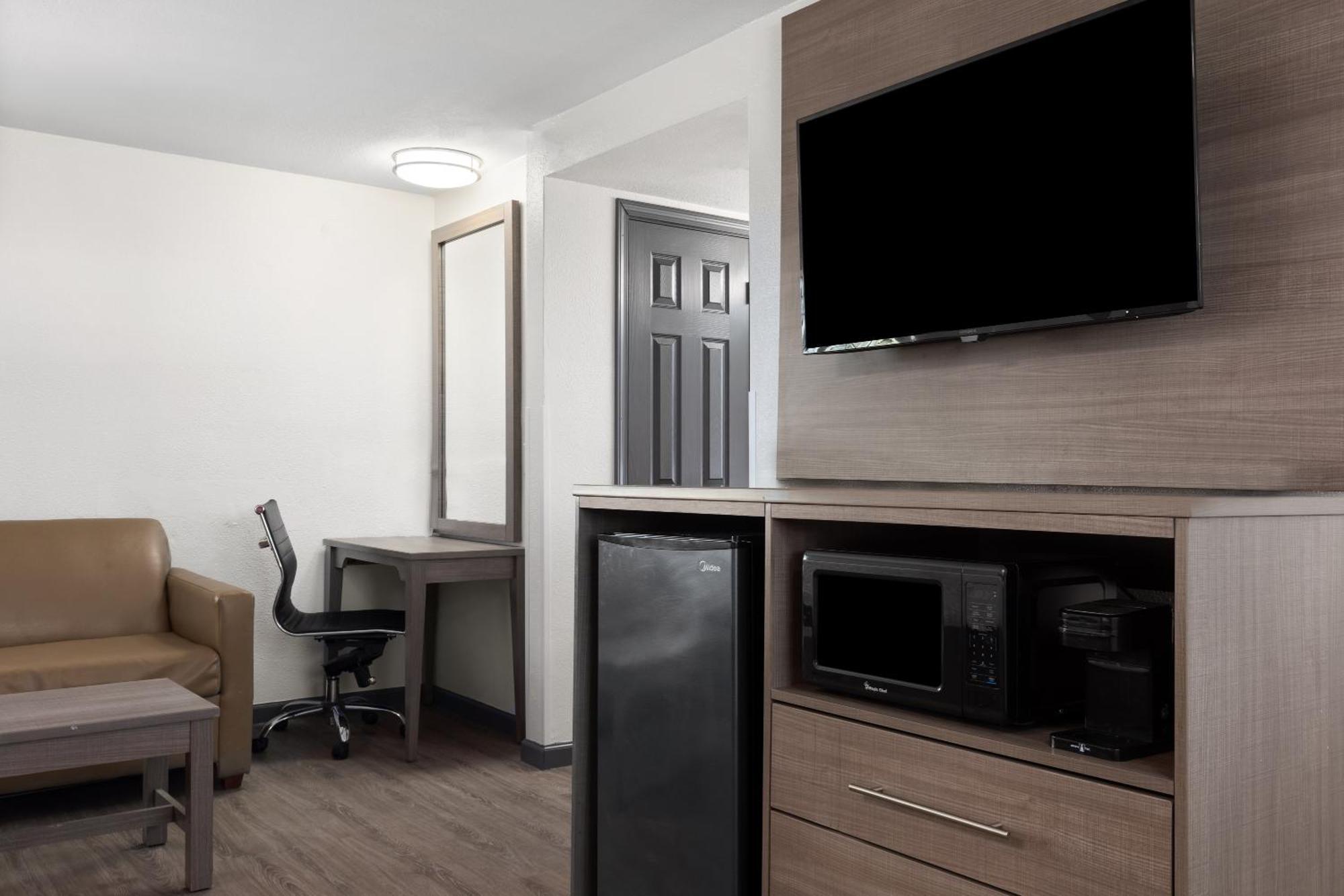 Ramada By Wyndham Medford Airport North Motel Ngoại thất bức ảnh