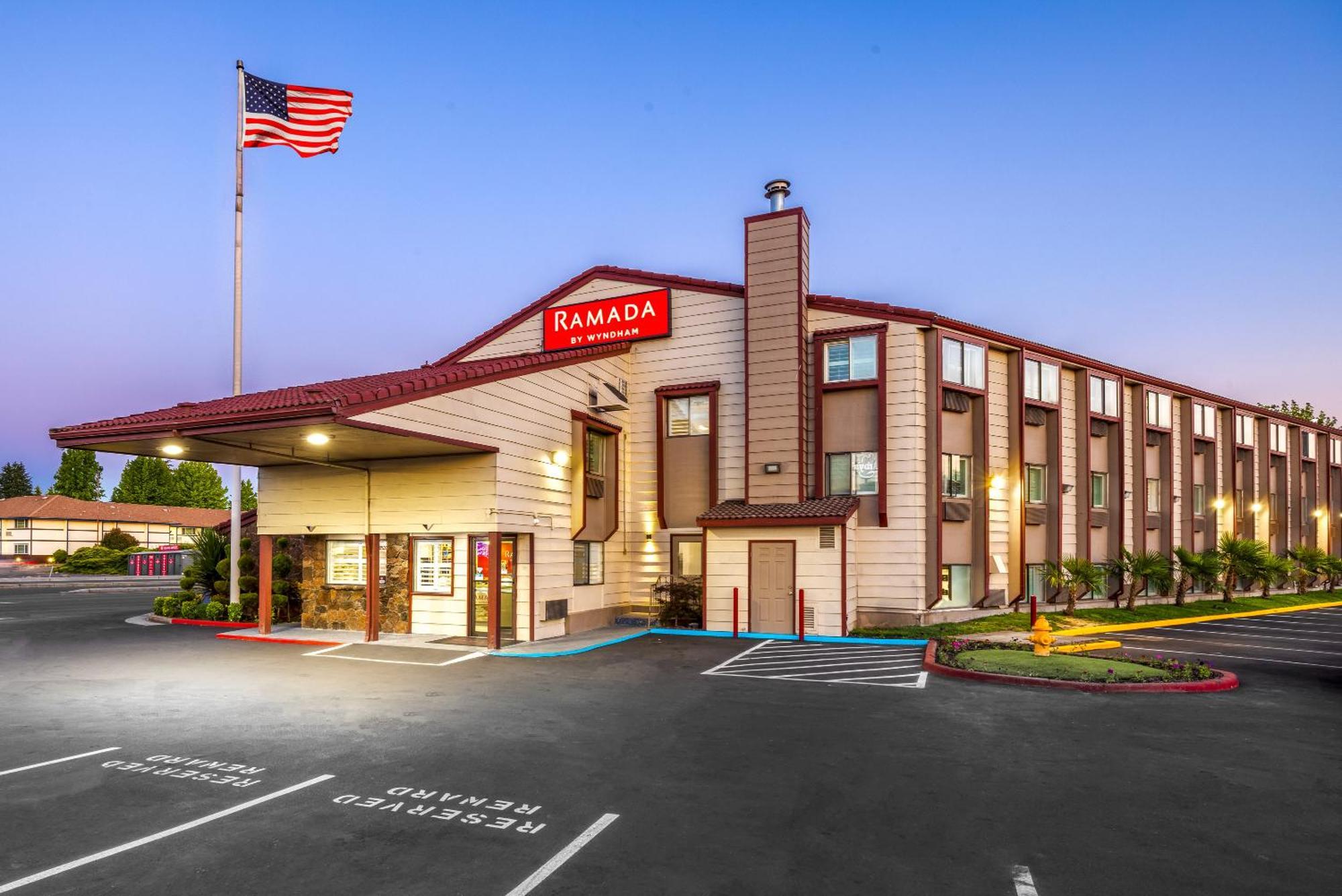 Ramada By Wyndham Medford Airport North Motel Ngoại thất bức ảnh